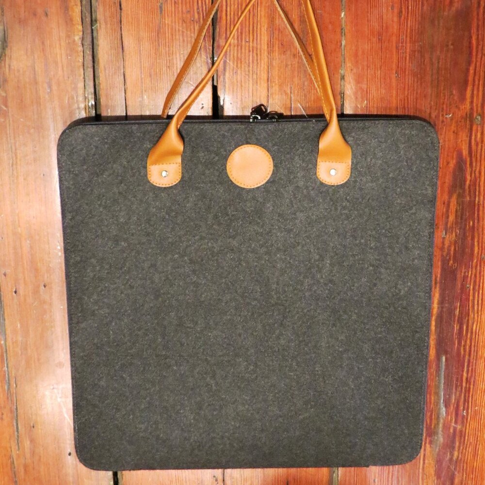Portfolio Bag 17.5" x 17" gray felt full zip double handles